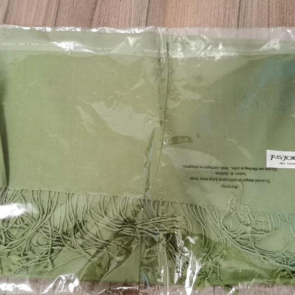 Scarf - Picture 1 of 2